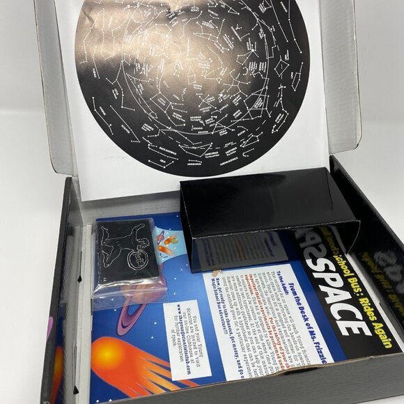 Scholastic The Magic School Bus: Rides Again. The Secrets of Space Science Kit. - Picture 6 of 9